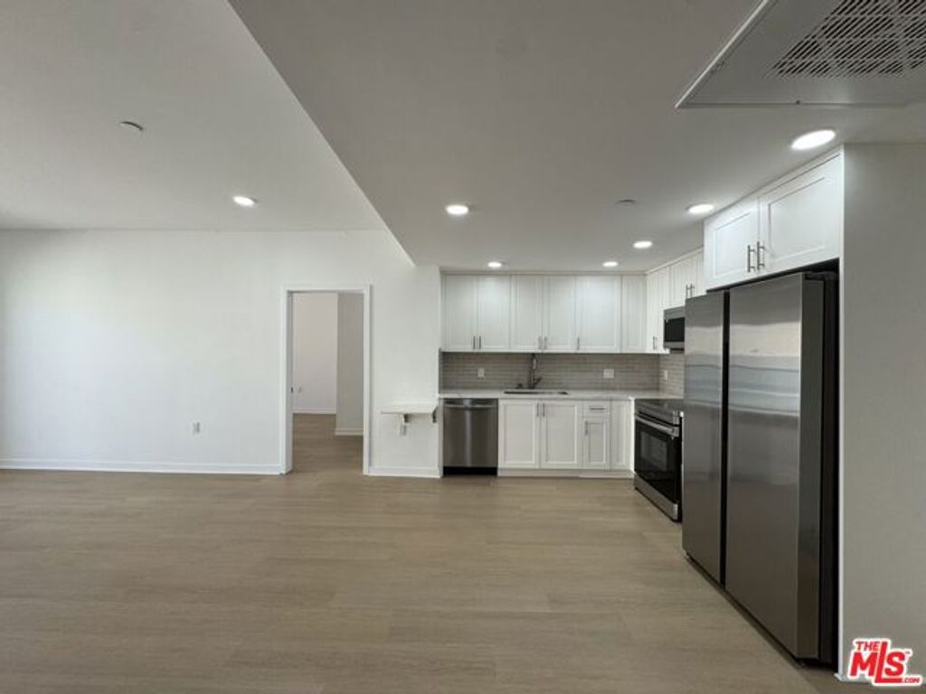 3977 Beverly Boulevard 215, Los Angeles, CA 90004
