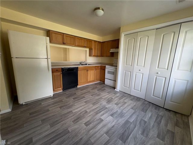 1337 Peabody DR, Hampton, VA 23666