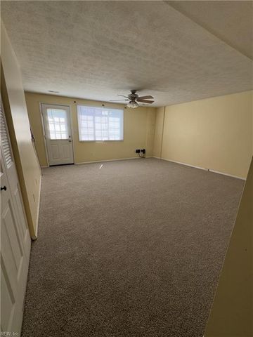 1337 Peabody DR, Hampton, VA 23666
