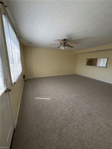 1337 Peabody DR, Hampton, VA 23666
