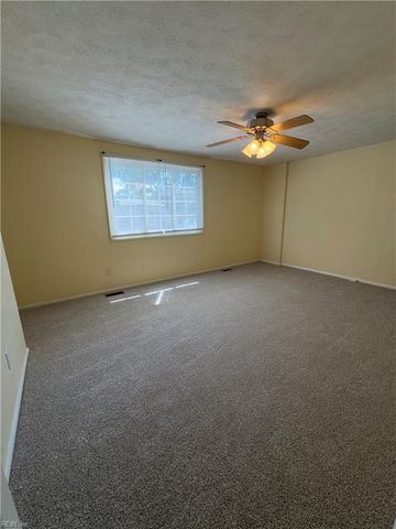 1337 Peabody DR, Hampton, VA 23666