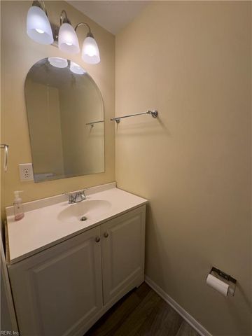 1337 Peabody DR, Hampton, VA 23666