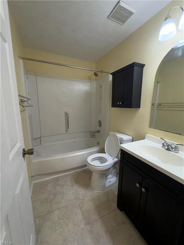 1337 Peabody DR, Hampton, VA 23666