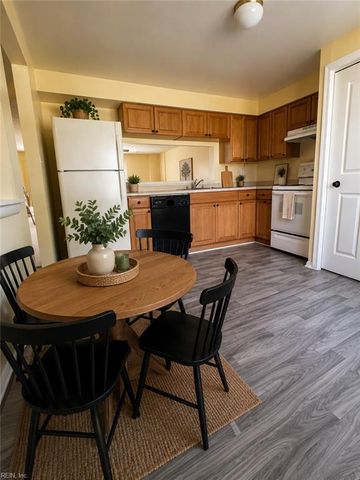 1337 Peabody DR, Hampton, VA 23666