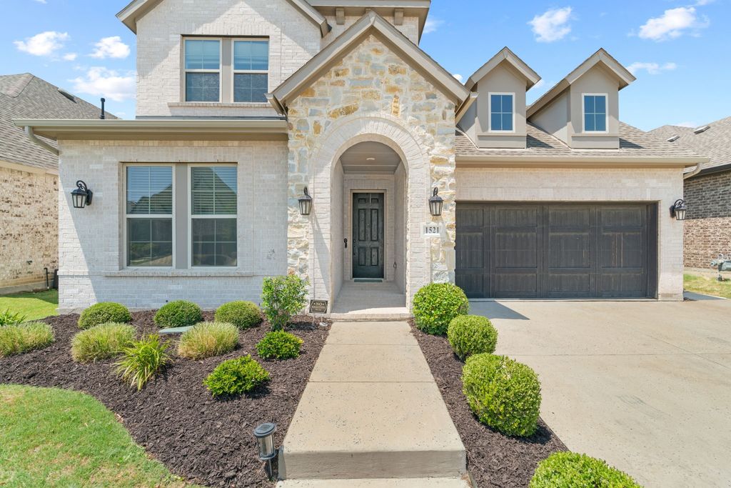 1521 Moss Trail Court, Argyle, TX 76226