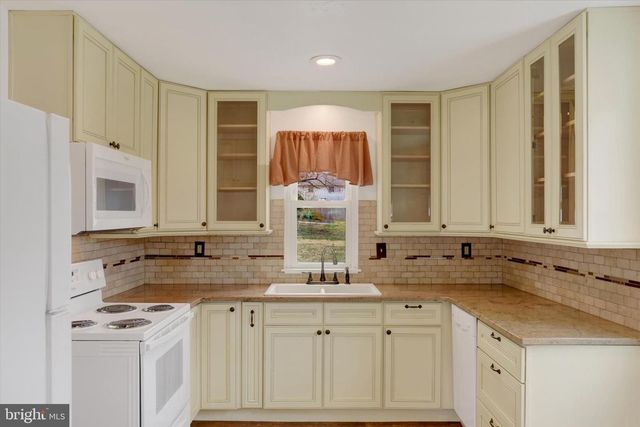 1406 SIMPSON FERRY RD, New Cumberland, PA 17070