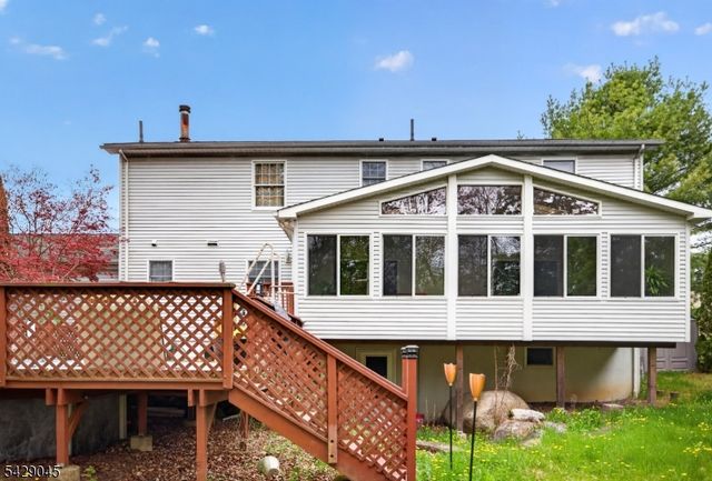20 Willow Grove Ct, Ogdensburg Boro, NJ 07439