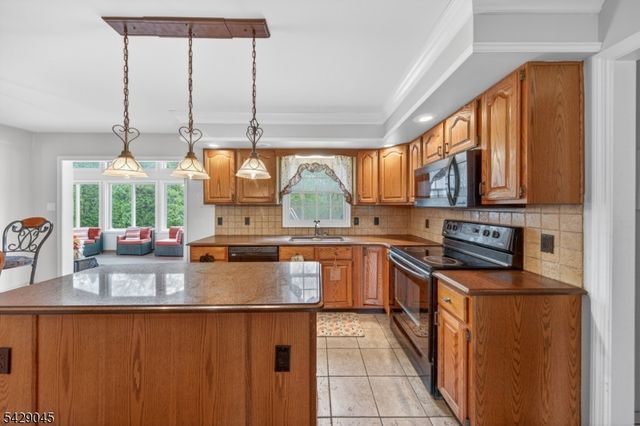 20 Willow Grove Ct, Ogdensburg Boro, NJ 07439
