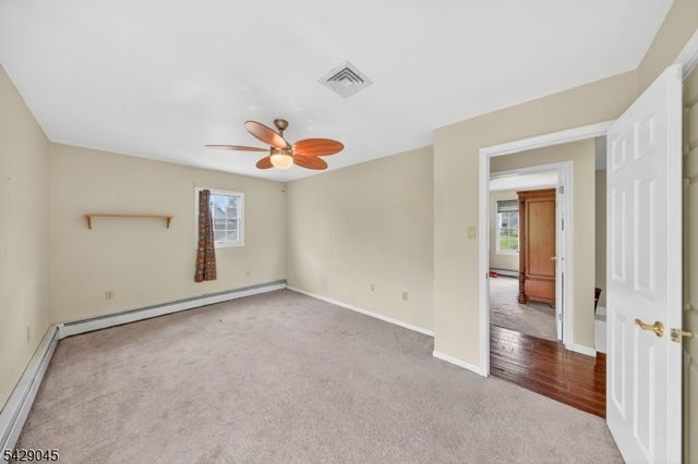 20 Willow Grove Ct, Ogdensburg Boro, NJ 07439