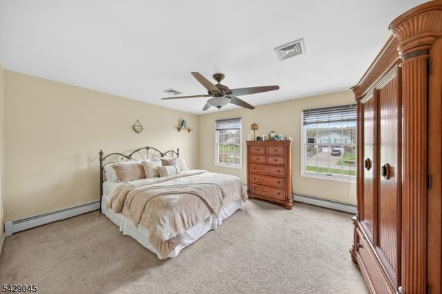 20 Willow Grove Ct, Ogdensburg Boro, NJ 07439