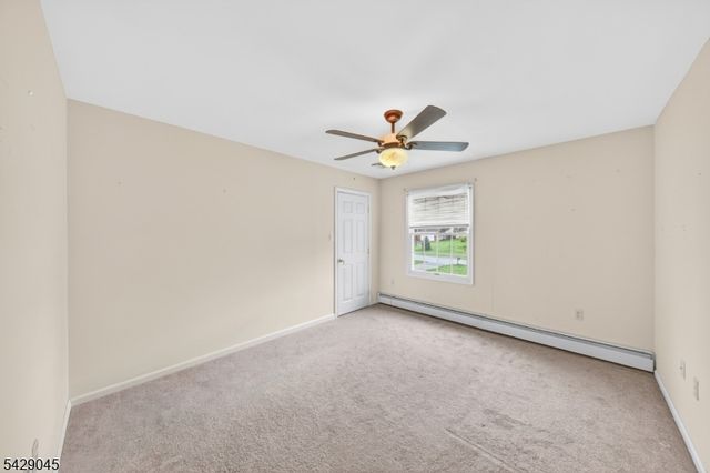 20 Willow Grove Ct, Ogdensburg Boro, NJ 07439