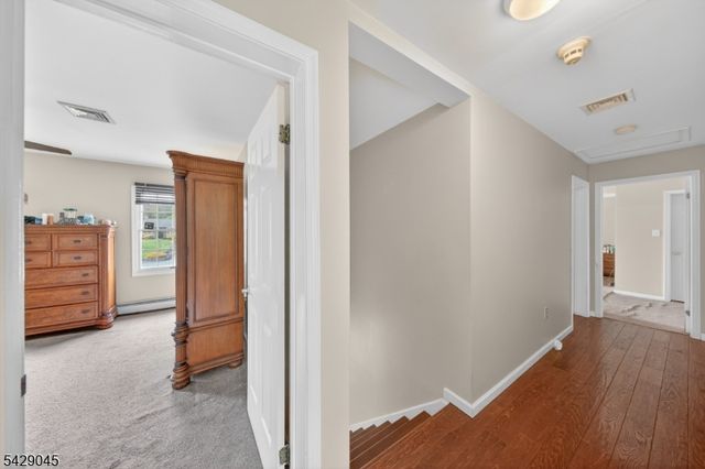 20 Willow Grove Ct, Ogdensburg Boro, NJ 07439