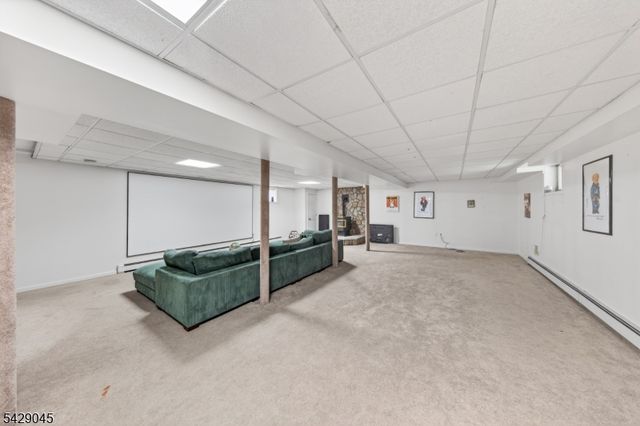 20 Willow Grove Ct, Ogdensburg Boro, NJ 07439