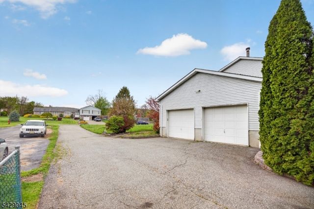 20 Willow Grove Ct, Ogdensburg Boro, NJ 07439