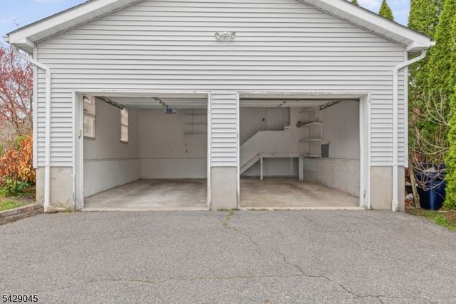20 Willow Grove Ct, Ogdensburg Boro, NJ 07439