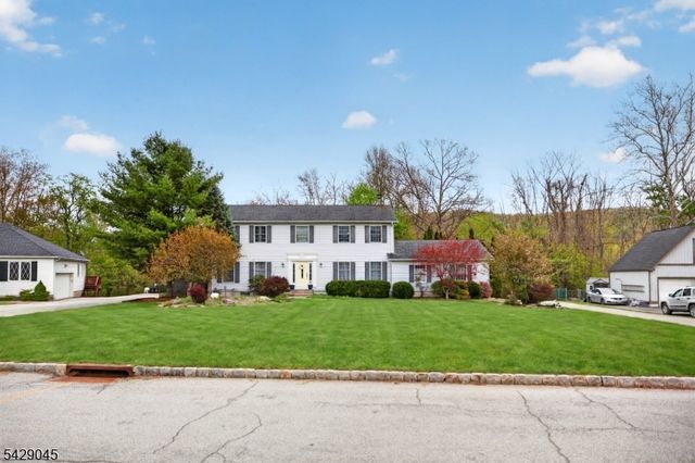 20 Willow Grove Ct, Ogdensburg Boro, NJ 07439