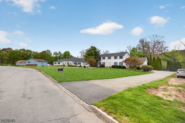 20 Willow Grove Ct, Ogdensburg Boro, NJ 07439