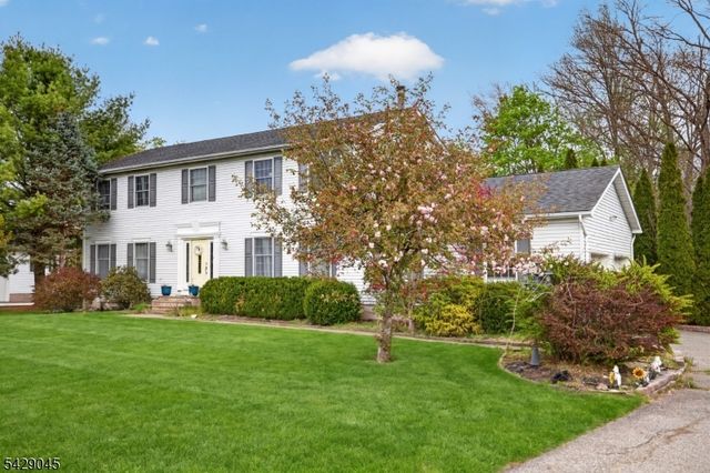20 Willow Grove Ct, Ogdensburg Boro, NJ 07439