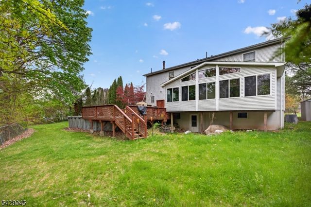 20 Willow Grove Ct, Ogdensburg Boro, NJ 07439