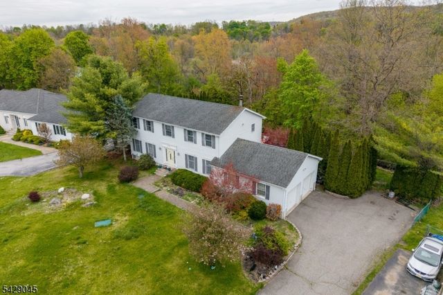 20 Willow Grove Ct, Ogdensburg Boro, NJ 07439