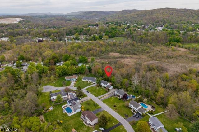 20 Willow Grove Ct, Ogdensburg Boro, NJ 07439