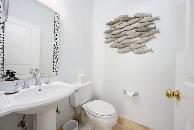 16 Quinns Way, Mashpee, MA 02649