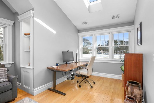 16 Quinns Way, Mashpee, MA 02649