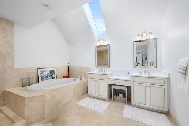 16 Quinns Way, Mashpee, MA 02649