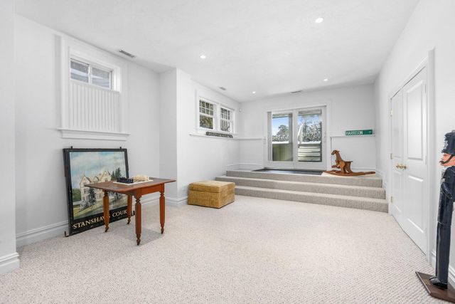 16 Quinns Way, Mashpee, MA 02649