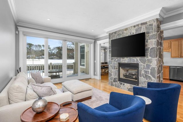 16 Quinns Way, Mashpee, MA 02649