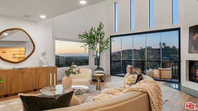 11559 Dona Teresa Drive, Studio City (los Angeles), CA 91604