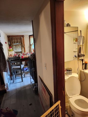 18 Pond St, Gardner, MA 01440