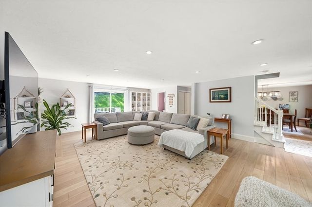9 Running Brook Cir, Ashland, MA 01721