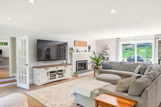 9 Running Brook Cir, Ashland, MA 01721