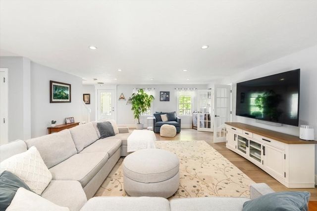 9 Running Brook Cir, Ashland, MA 01721