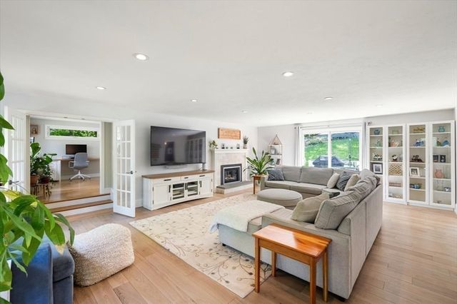 9 Running Brook Cir, Ashland, MA 01721