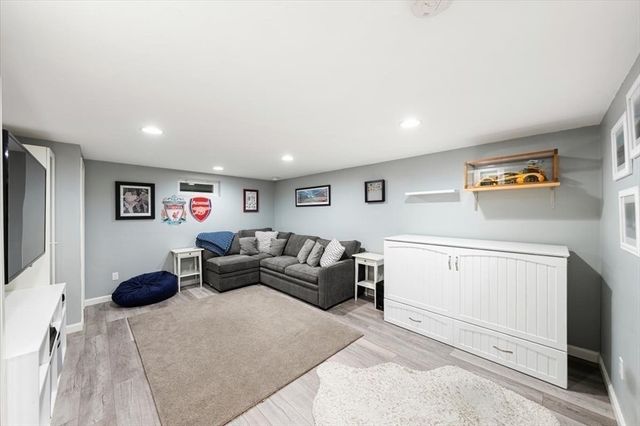 9 Running Brook Cir, Ashland, MA 01721