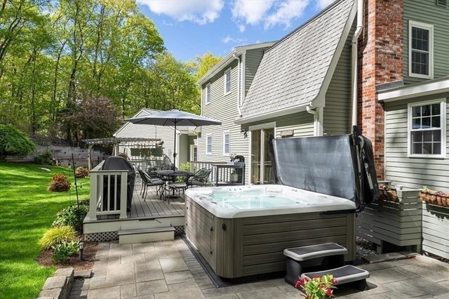 9 Running Brook Cir, Ashland, MA 01721