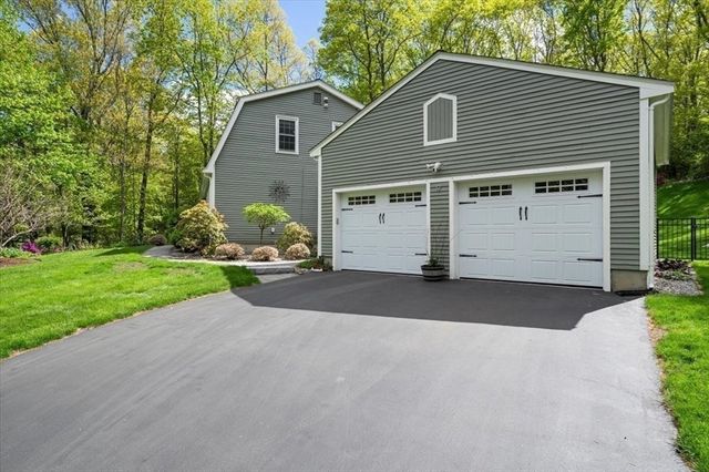 9 Running Brook Cir, Ashland, MA 01721