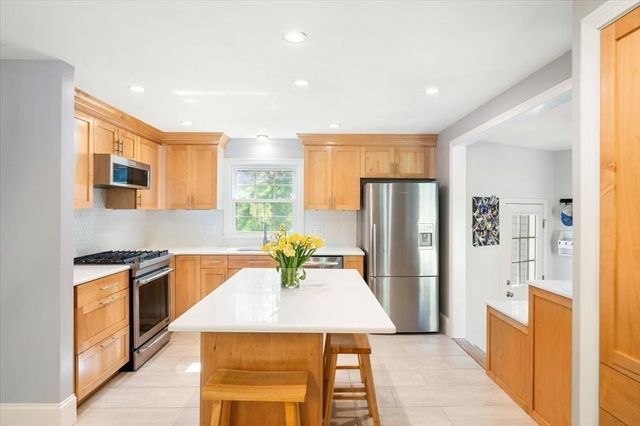 9 Running Brook Cir, Ashland, MA 01721