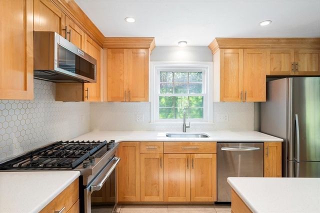 9 Running Brook Cir, Ashland, MA 01721