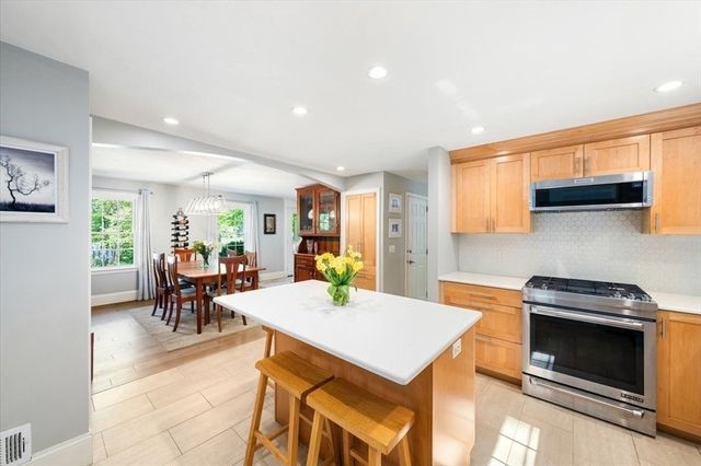 9 Running Brook Cir, Ashland, MA 01721