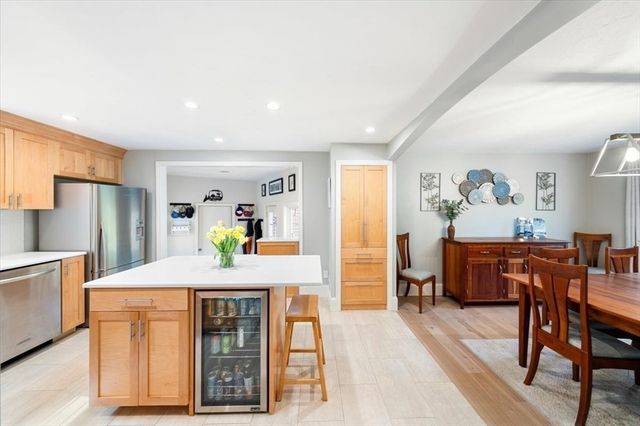 9 Running Brook Cir, Ashland, MA 01721