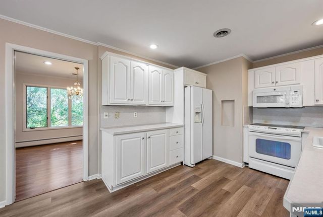 400C Bromley Place 4003, Wyckoff, NJ 07481