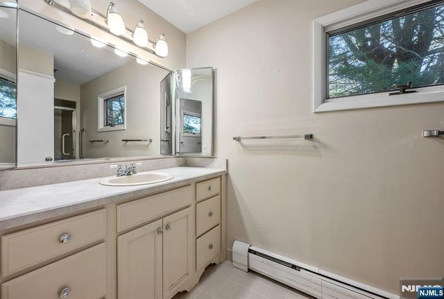 400C Bromley Place 4003, Wyckoff, NJ 07481