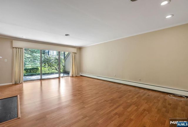 400C Bromley Place 4003, Wyckoff, NJ 07481