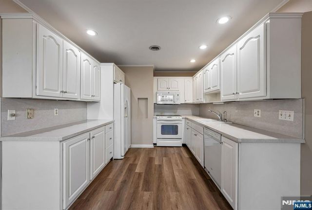 400C Bromley Place 4003, Wyckoff, NJ 07481