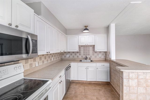 4910 Briarwood Avenue A3, Royal Oak, MI 48073