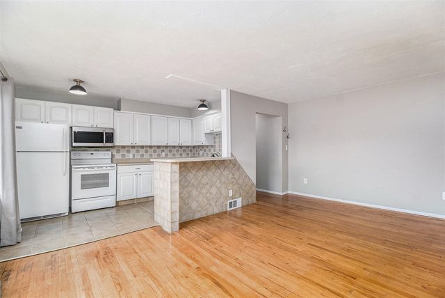 4910 Briarwood Avenue A3, Royal Oak, MI 48073
