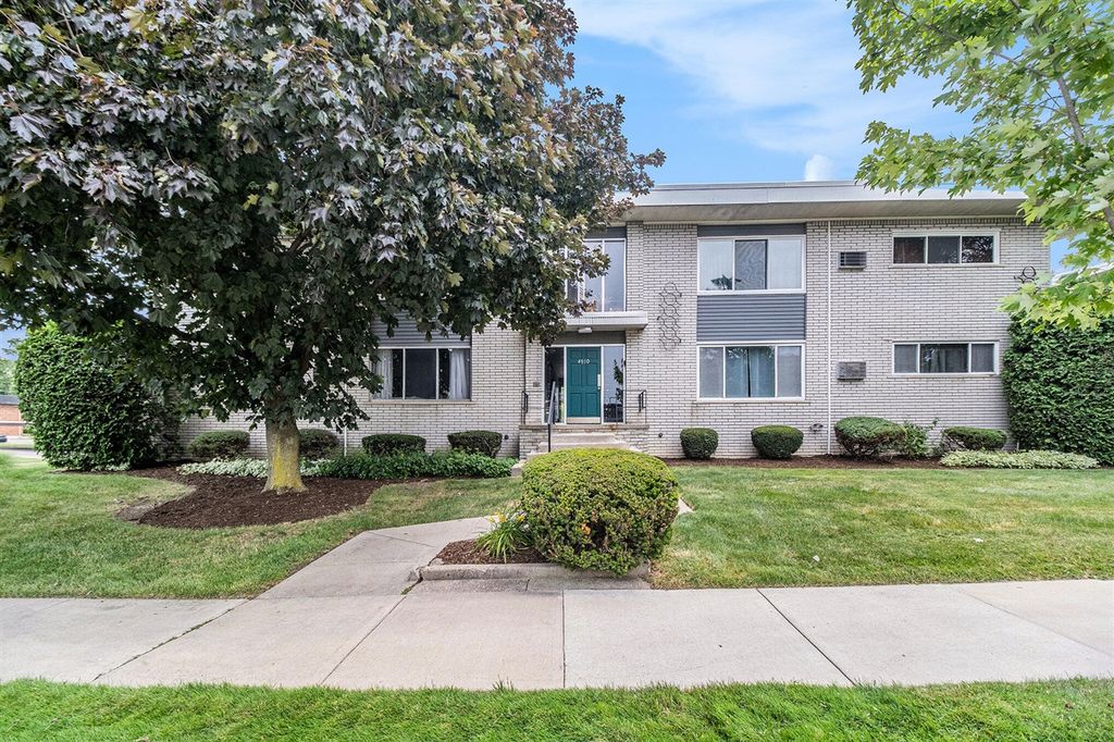 4910 Briarwood Avenue A3, Royal Oak, MI 48073